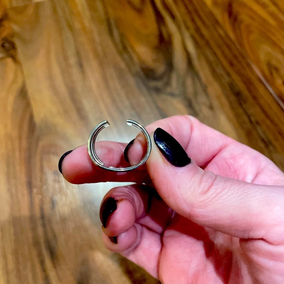 Adorable Silver Adjustable Ring - Picture 3 of 5